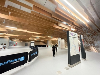 サンドニ・プレイエル駅は東京・国立競技場と似た雰囲気＝パリ市内
