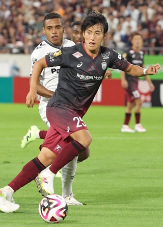 Ｇ大阪戦にフル出場し、中盤の底で躍動した神戸の鍬先＝１７日、ノエビアスタジアム神戸