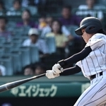 花巻東－神戸弘陵　６回表神戸弘陵１死二塁、矢島の左前適時打で２-０とする（撮影・長嶺麻子）