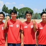 全国高校総体の陸上男子１６００メートルリレーを制した社の（右から）橋詰竜輝、上治大琉、山田那月、足立朱優＝加東市の同校