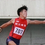 男子２年円盤投げを制した明石商の浅野晄汰