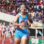 女子共通１６００メートルリレー決勝　アンカーで逆転優勝した姫路女学院の幸長愛美