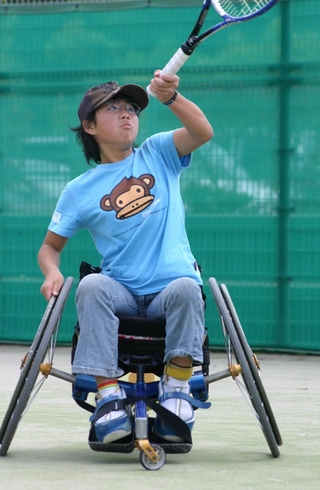 練習に励む小学６年生の時の上地結衣＝２００６年５月、神戸市北区、しあわせの村