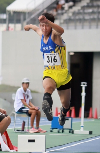 近畿高校ユース陸上 男子2年三段跳びの磯山（西宮東）大会新V 5千mの新妻遼（西脇工）も大幅更新|スポーツ|神戸新聞NEXT