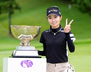 通算９アンダーで初優勝した安田祐香