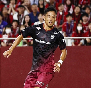 天皇杯準々決勝の鹿島戦で先制ゴールを決めた神戸の森岡亮太＝25日夜、ノエビアスタジアム神戸