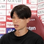 中盤の相棒山口が離脱する危機で、連覇への覚悟を語った神戸の扇原＝神戸市西区、いぶきの森球技場（©ＶＩＳＳＥＬ　ＫＯＢＥ）
