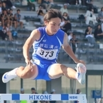 男子１年４００メートル障害を制した明石清水の佐野悠真