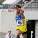 男子２年三段跳びを大会新記録で制した西宮東の磯山福太郎