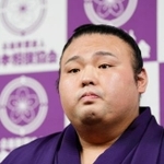　現役引退の記者会見をする元大関貴景勝＝２１日、東京・両国国技館