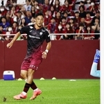 鹿島ー神戸　前半、　先制点を決める神戸・森岡（撮影・長嶺麻子）