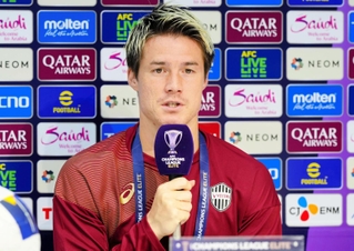 ＡＣＬＥ蔚山戦を控え、連勝への意気込みを語る神戸の酒井＝韓国・蔚山（©ＶＩＳＳＥＬ　ＫＯＢＥ）