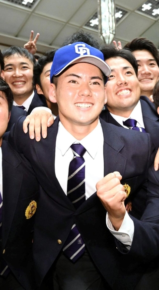 中日から１位指名を受けた関大の金丸夢斗投手＝24日午後、大阪府吹田市（撮影・大田将之）
