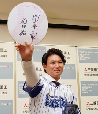 ＤｅＮＡから１位指名を受け、ポーズを取る竹田祐投手＝高砂市