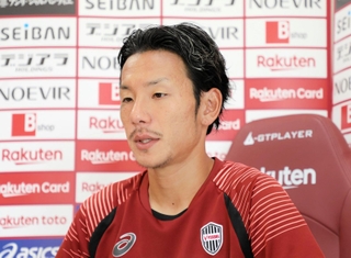 リーグ戦１１試合連続で先発し、神戸の中盤を支える井手口＝神戸市西区、いぶきの森球技場（©ＶＩＳＳＥＬ　ＫＯＢＥ）