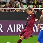 神戸－山東泰山　後半、ゴールを決める神戸の酒井。２-１とリードする（撮影・斎藤雅志）