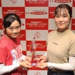 アウトコースの部を制した赤穂未来（左）と、インコースの部覇者の田村和