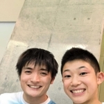 谷さんの現役引退試合で撮影した玉井陸斗（右）との笑顔のツーショット＝２０１９年９月（谷さん提供）
