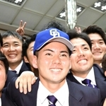中日から１位指名を受けた関大の金丸夢斗投手＝24日午後、大阪府吹田市（撮影・大田将之）