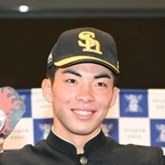 ソフトバンクが１位で交渉権を獲得した神戸弘陵高の村上泰斗投手＝24日午後、神戸市北区（撮影・風斗雅博）