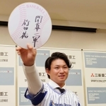 ＤｅＮＡから１位指名を受け、ポーズを取る竹田祐投手＝高砂市