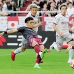 神戸－京都　後半、神戸・佐々木が勝ち越し点を決める（撮影・中西幸大）