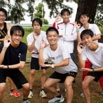 県大会へ初出場を決めた伊丹西の男子＝西宮市の武庫川河川敷