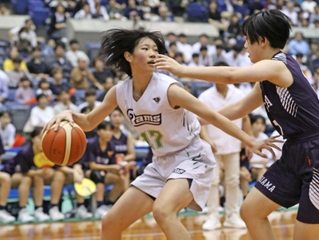 ５年連続５度目の優勝を決めた三田松聖の渡部主将（１７）＝神戸市須磨区緑台、グリーンアリーナ神戸（撮影・長嶺麻子）