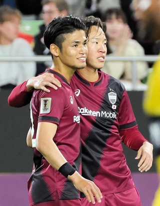 神戸-セントラルコースト　後半、佐々木のシュートが決まり３-２と勝ち越す（撮影・中西幸大）