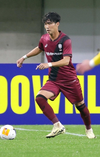 けがを押して４５分出場し、攻守で神戸の勝利に貢献した岩波＝２６日、ノエビアスタジアム神戸