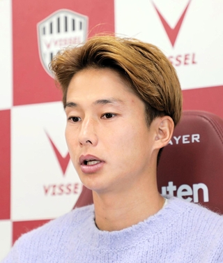 けがから復帰し、連覇が懸かる大一番で貢献を誓う井出遥也＝神戸市西区、いぶきの森球技場（©ＶＩＳＳＥＬ　ＫＯＢＥ）