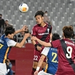 神戸-光州　後半、こぼれ球をヘディングで押し込んでゴールを決める神戸の佐々木（撮影・風斗雅博）