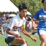 準決勝で攻守に存在感を示した滝川第二の三宅主将＝４日、三木総合防災公園第２陸上競技場