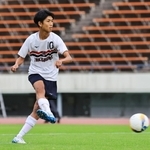 滝川第二-ＡＩＥ国際　ＰＫ戦で５人目を務め、落ち着いて決める滝川第二の三宅主将＝神戸市須磨区緑台、ユニバー記念競技場（撮影・長嶺麻子）
