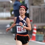女子６位でフィニッシュした西脇工のアンカー橋本晴菜