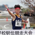 男子を制した西脇工のアンカー田中颯真