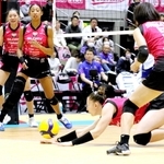 姫路-ＰＦＵ　第３セット、空いたスペースに落とされて失点する姫路の選手たち