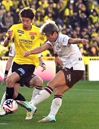 大一番へ闘志を秘める神戸の大迫＝11月30日、三協フロンテア柏スタジアム