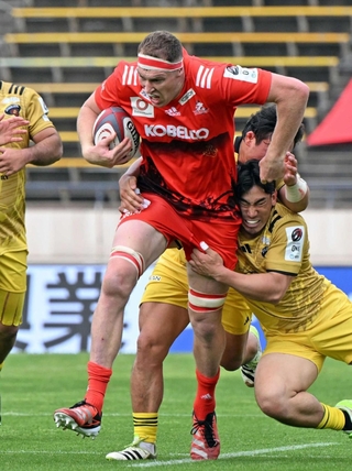 昨季全１６試合に出場した神戸のレタリック。日本人選手との相乗効果で栄冠を目指す＝４月、神戸市須磨区のユニバー記念競技場