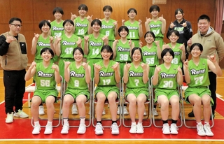 全国大会の経験を重ねて躍進を狙う女子・三田松聖＝三田市の同校