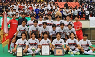３大会ぶりに全国への切符を手に入れた滝川第二のイレブン＝１１月１０日、ユニバー記念競技場