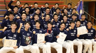 春高へ意気込む男子・市尼崎の選手たち＝いずれも西宮市ライフパートナーアリーナ