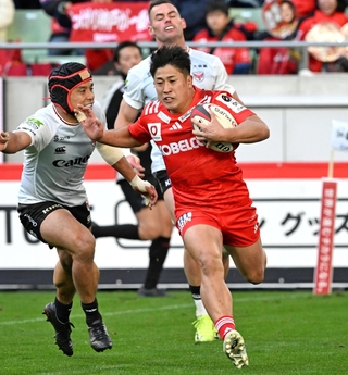 神戸－横浜　前半、トライを決める神戸の松永（撮影・斎藤雅志）