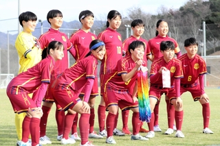 北海道文教大付-神戸弘陵　大会初戦に臨んだ神戸弘陵イレブン＝三木市、三木総合防災公園第２球技場
