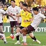柏-神戸　後半、こぼれ球を押し込み、同点ゴールを決める神戸の武藤（撮影・風斗雅博）
