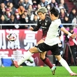 神戸ー湘南　後半、シュートを打つ神戸の大迫＝１２月８日、ノエビアスタジアム神戸