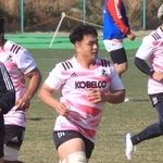 開幕戦で初出場初先発を飾る神戸のフランカー福西＝神戸市東灘区のチームグラウンド
