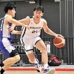男子１回戦・報徳－羽黒　第３クオーター、敵陣に攻め込む報徳の福本（２１）。要所で得点を重ねた＝東京都調布市、武蔵野の森総合スポーツプラザ