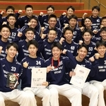 春高へ意気込む男子・市尼崎の選手たち＝いずれも西宮市ライフパートナーアリーナ