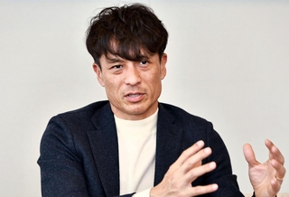 ４７都道府県を訪問している日本サッカー協会会長の宮本恒靖さん＝３１日午後、神戸市中央区東川崎町１、神戸新聞社（撮影・長嶺麻子）